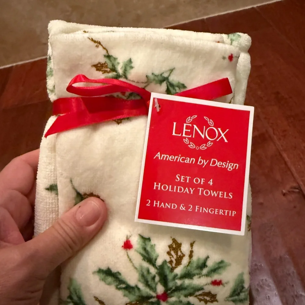 Lenox Set of 4 Holiday Towels 2 Hand & 2 Fingertip